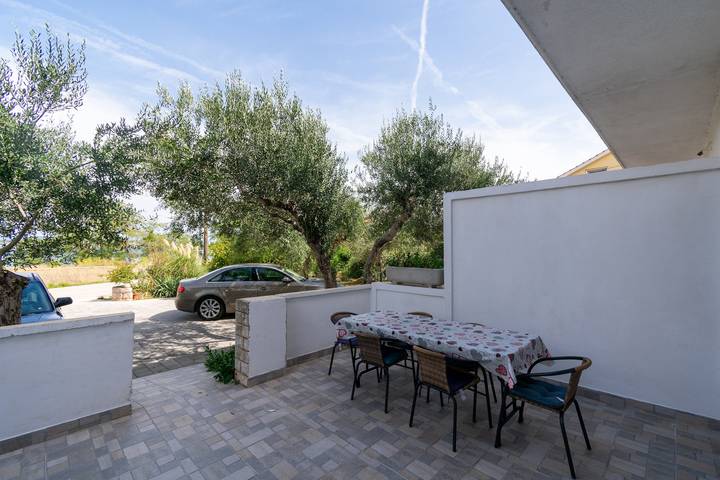 Ferienwohnung für 5 Personen, mit Balkon/Terrasse in Tkon
