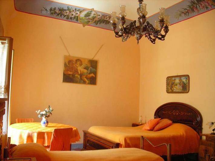 Gîte pour 8 personnes, avec vue et balcon à Introdacqua - 2