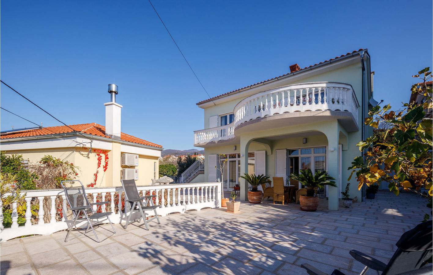 Ganze Ferienwohnung, Gemütliche 66 m² große Ferienwohnung am Meer mit Terrasse, WLAN und Parkplatz in Novi Vinodolski, Primorje-Gorski Kotar