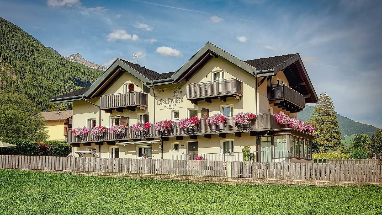 Ganze Wohnung, Apartment Residence Lärchwiese mit Bergblick, Gemeinschaftsgarten und Wlan in San Giacomo, Ahrntal