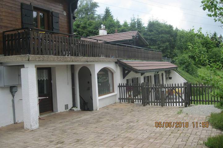 Chalet für 5 Personen, mit Pool und Garten sowie Balkon in Kanton Freiburg