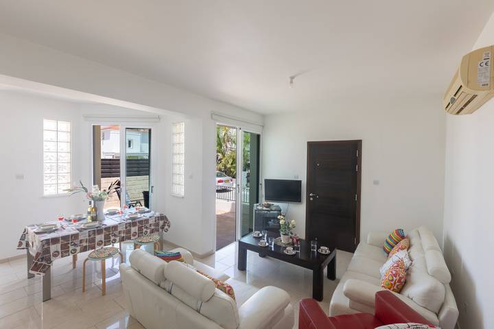 Villa für 5 Personen, mit Balkon und Whirlpool sowie Terrasse und Garten auf Zypern - 2