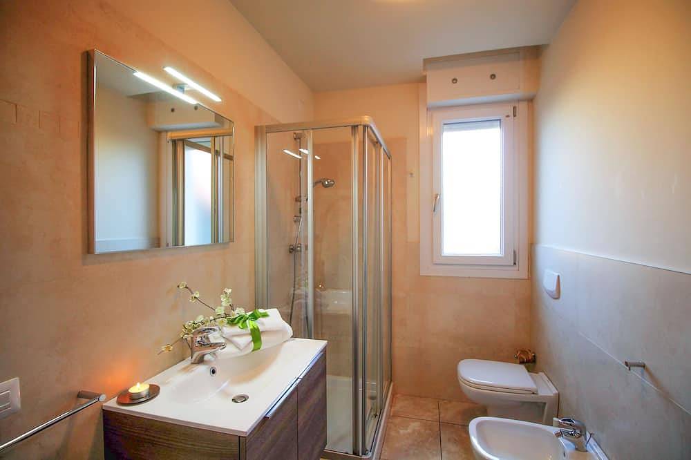 Entire apartment, Il Biancospino 11-Residence Felice -14 accommodation 300 meters from the sea, swimming pool, race in Celle Ligure, Riviera di Ponente