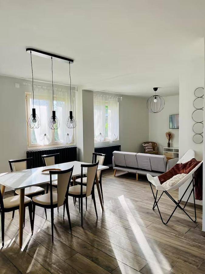 Gîte pour 6 personnes, avec jardin à Neuf-Église