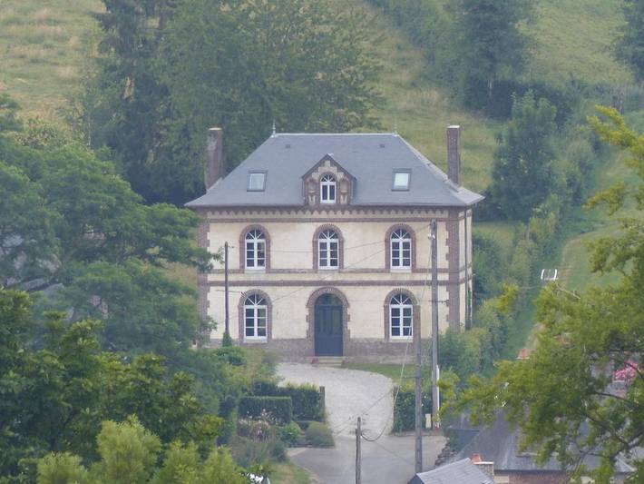 Location de vacances pour 8 personnes, avec terrasse ainsi que vue et jardin dans Blainville-Crevon