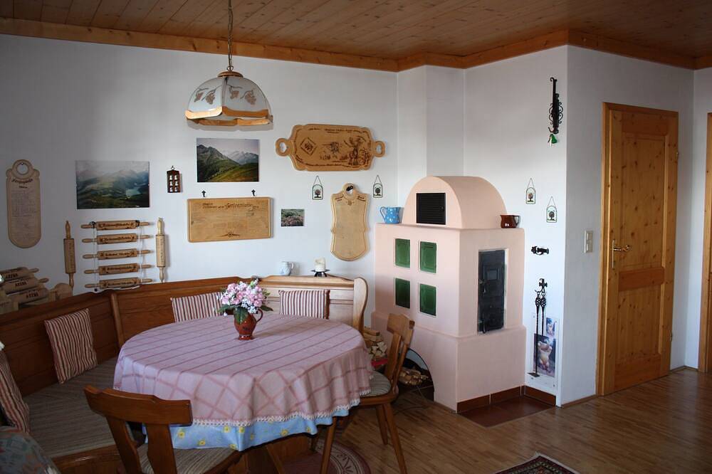 Ganze Wohnung, Exklusive 2 Zimmer-Nichtraucher-Ferienwohnung im Skigebiet auf 1700m, Tiefgarage in Hochkrimml, Krimml