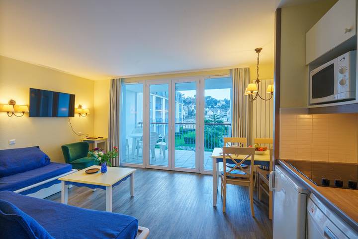 Gîte pour 4 personnes, avec terrasse ainsi que jardin et piscine à Douarnenez - 3