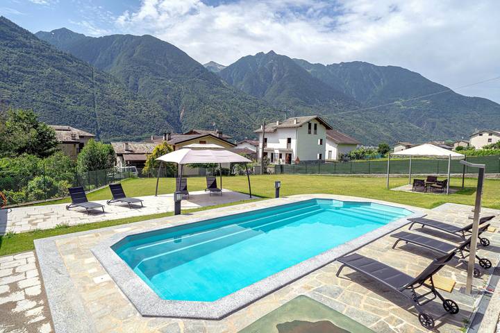Entire apartment, Apartment 'Ambra Suite' with Mountain View, Wi-Fi and Air Conditioning in Postalesio, Bernina-Alpen