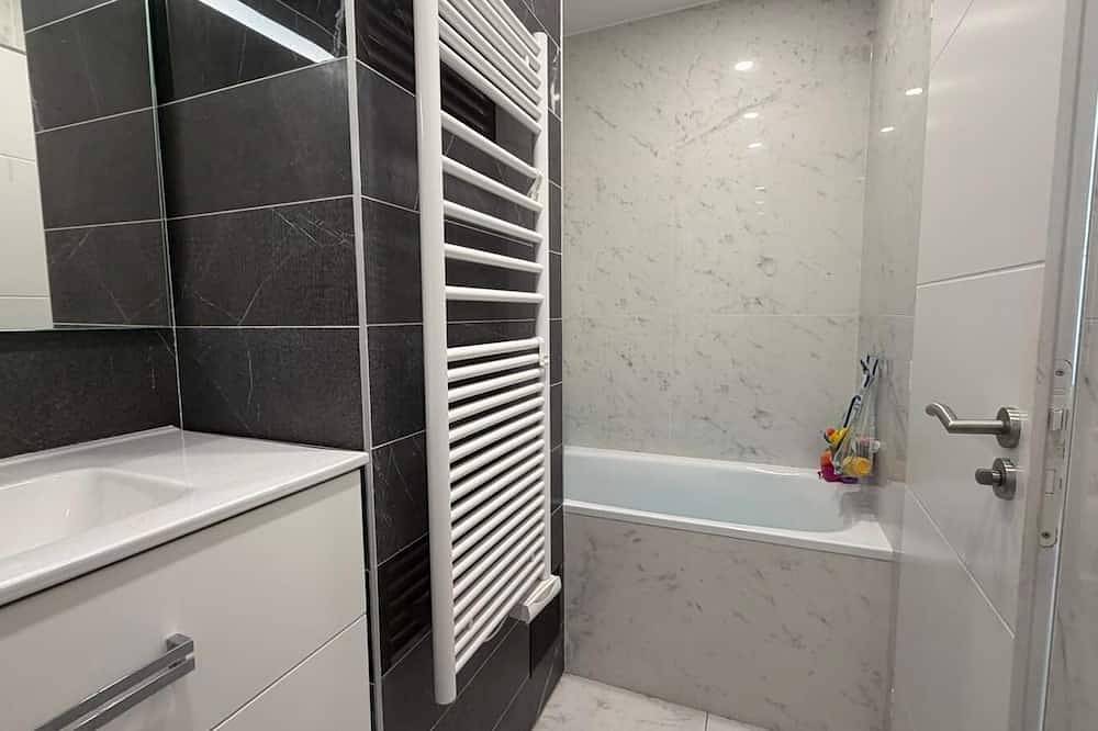 Appartement entier, Grand appartement avec vue Paris in Puteaux, Hauts-de-Seine