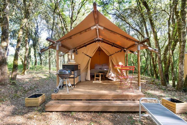 Glamping „Safari-Zelt“ mit Klimaanlage (Aufpreis), gemeinsamer Pool in Calviac-en-Périgord, Périgord Noir