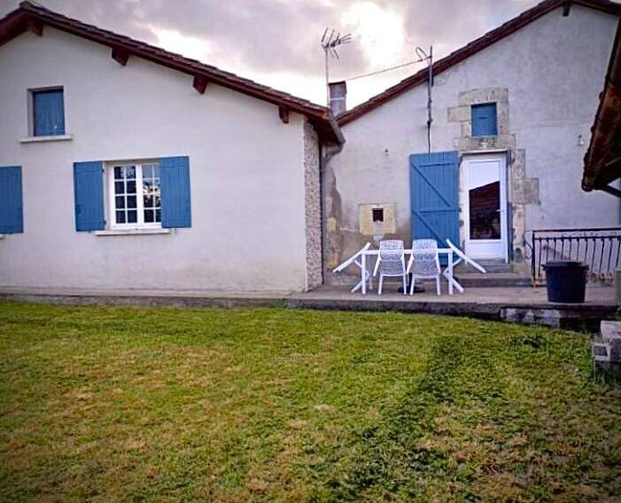 Location de vacances pour 6 personnes, avec Terrasse et Jardin à Saint-Front-la-Rivière