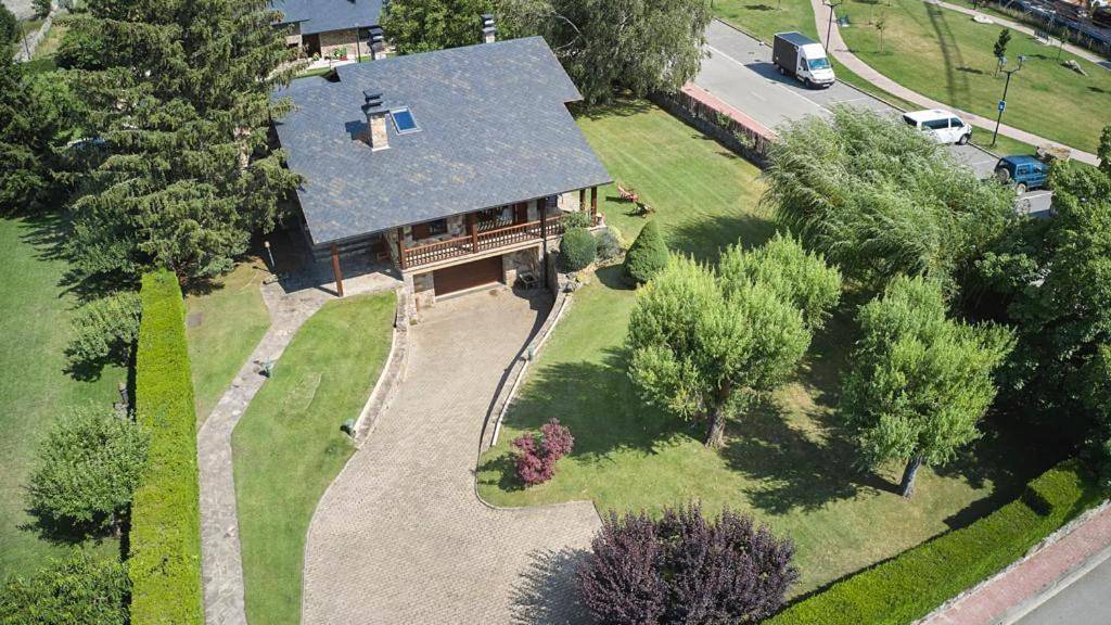 Six-Bedroom House in Bellver de Cerdaña, Pirineo Catalan
