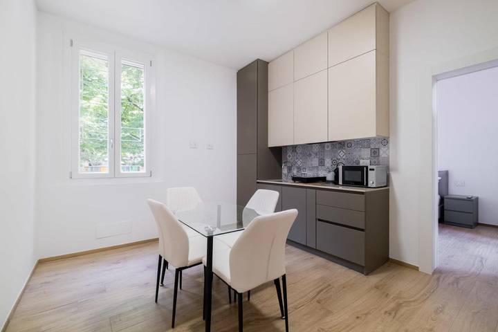 Gîte pour 2 personnes, avec terrasse dans Gare De Bologne