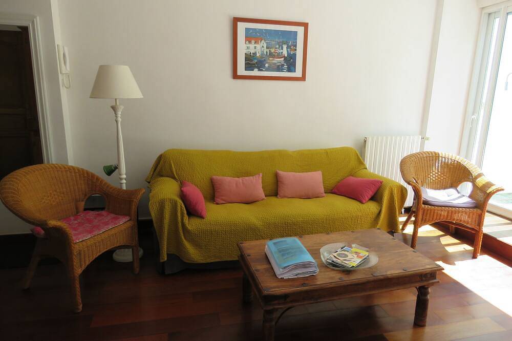 Appartement entier, Port d' Audierne appartement rez de chaussée avec jardin privé in Audierne, Côte de Cornouaille