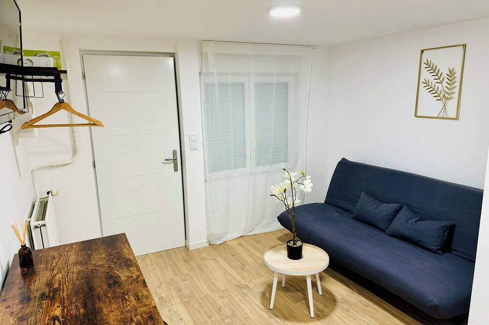 Appartement entier, Rez-de-jardin équipée de 20m2 in Verneuil-en-Halatte, Oise