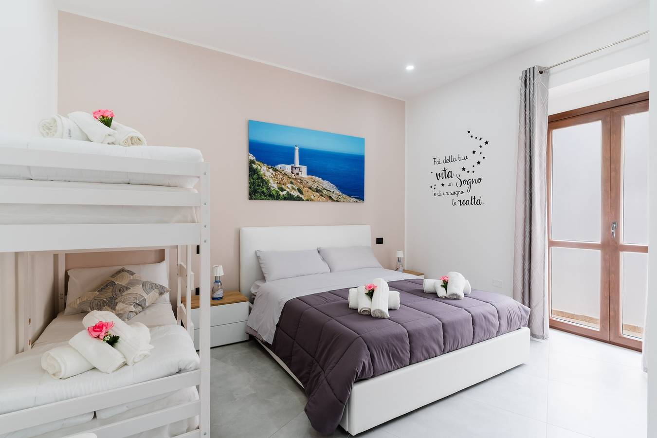 'Luxury 12 - Camera Aurora' con Terrazza condivisa, Wi-Fi e aria condizionata in Tuglie, Golfo di Taranto