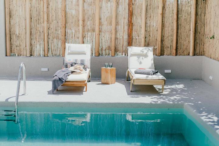 Ferienwohnung für 4 Personen, mit Garten und Ausblick sowie Pool, mit Haustier auf Milos