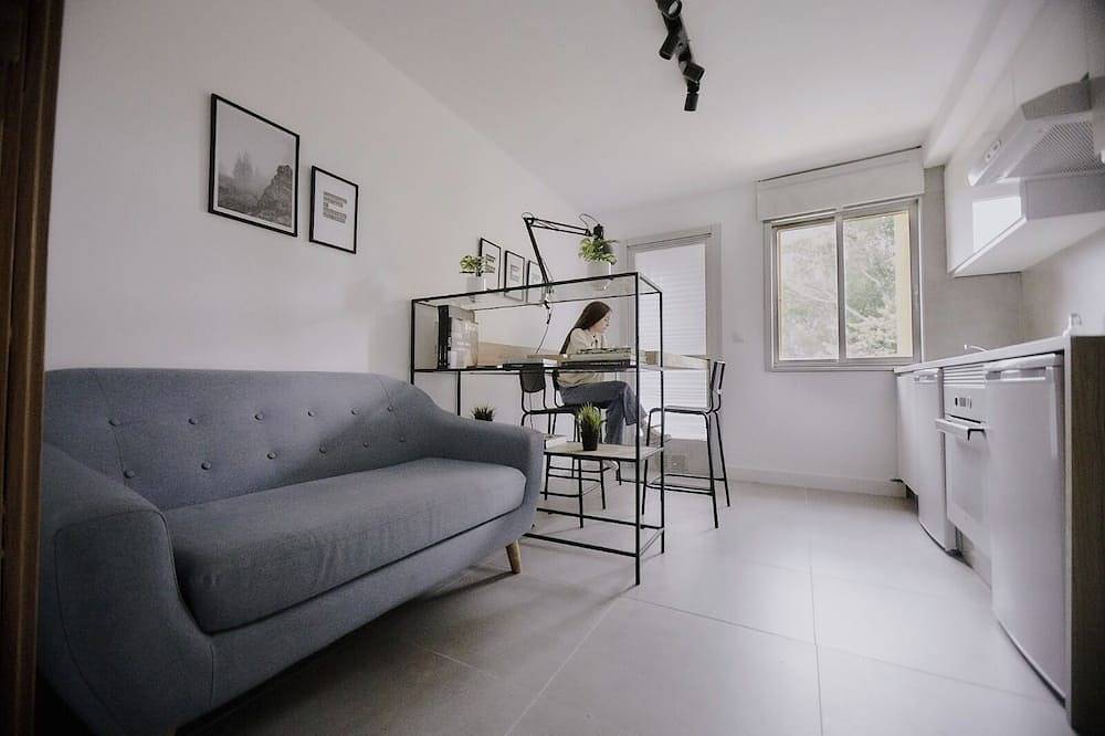 Hostel just 2 minutes from the beach! in Oleiros (Espanha), Galician Coast