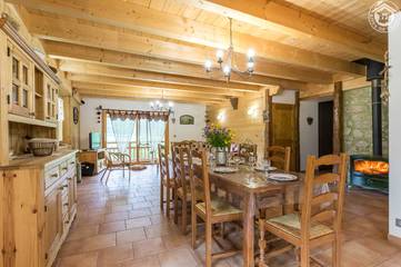Gîte pour 8 personnes, avec balcon à Le Noyer