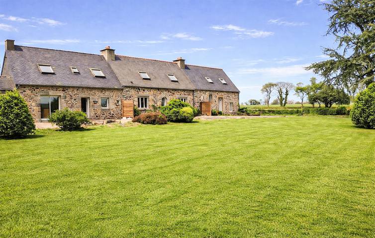 Appartement confortable avec jardin, parking et WiFi à 2,5 km de Kermaria-Sulard in Rospez, Région de Lannion