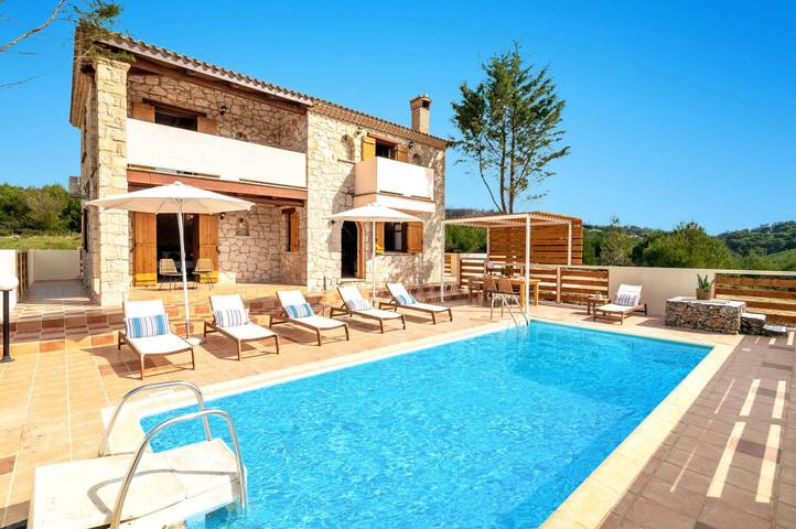 Villa for 6 people, with yard - 1