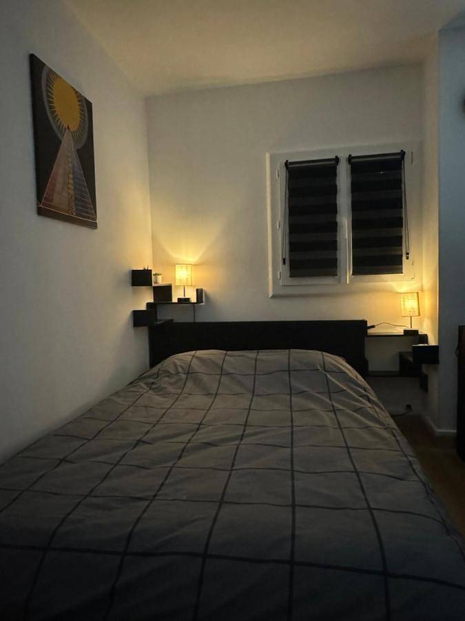 Appartement entier, Le Golden Studio de Louviers avec garage privé in Louviers, Région de Les Andelys