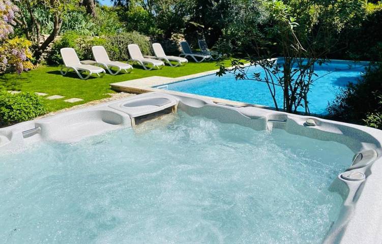 Location de vacances pour 2 personnes, avec jardin ainsi que piscine et vue à Virac - 2