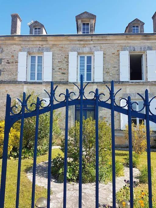 Gîte pour 10 personnes, avec piscine ainsi que jardin et vue, animaux acceptés dans Aunac-sur-Charente