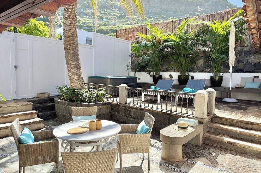 Casa Jarana, Private Jacuzzi near the Sea in Las Aguas, San Juan de la Rambla