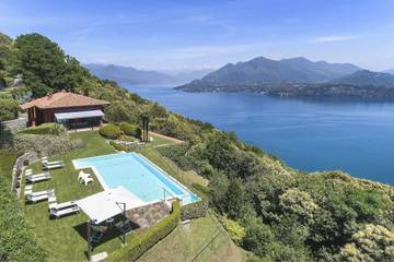 Villa pour 10 personnes, avec jardin ainsi que terrasse et vue sur le lac à Comune di Stresa
