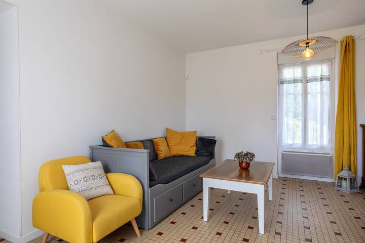 Apartment 'Au Milieu Des Vignes' with Private Terrace, Private Garden and Wi-Fi in Château-Thébaud, Nantes region