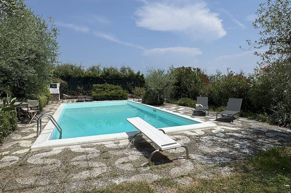 Villa Sunset Lakeview—Private Pool—by Booking Gard in Soiano del Lago, Gardasee-Berge