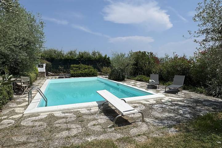 Villa für 6 Personen, mit Balkon und Garten sowie Pool und Sauna