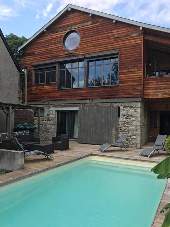 Maison de campagne pour 19 personnes, avec vue ainsi que jardin et piscine, animaux acceptés à Tuzaguet
