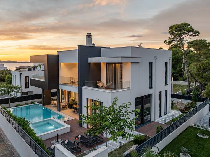 Villa für 8 Personen, mit Balkon in Privlaka