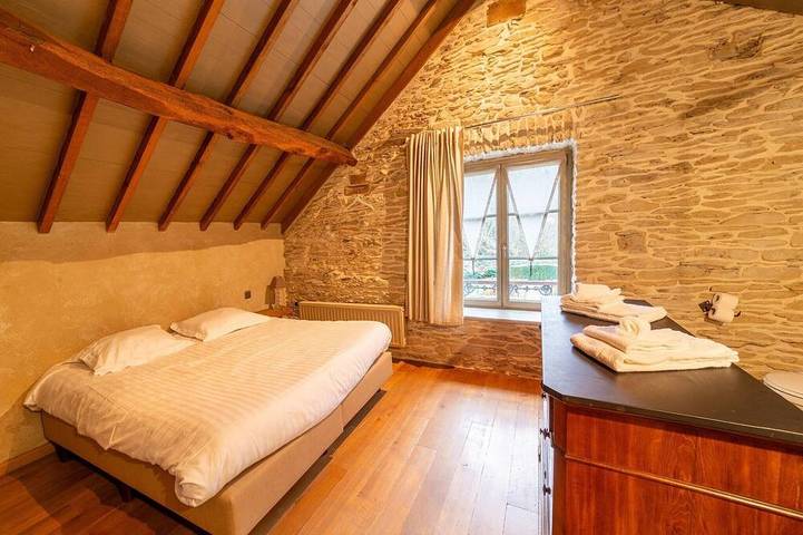 Location de vacances pour 30 personnes, avec sauna et piscine ainsi que terrasse et jardin à Vresse-sur-Semois - 4