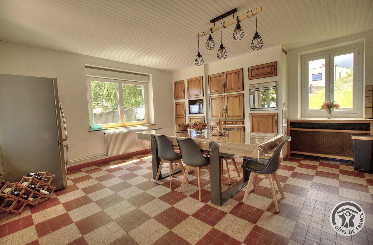 Gîte für 6 Personen mit Terrasse in Chiroubles, Villefranche-sur-Saône und Umgebung