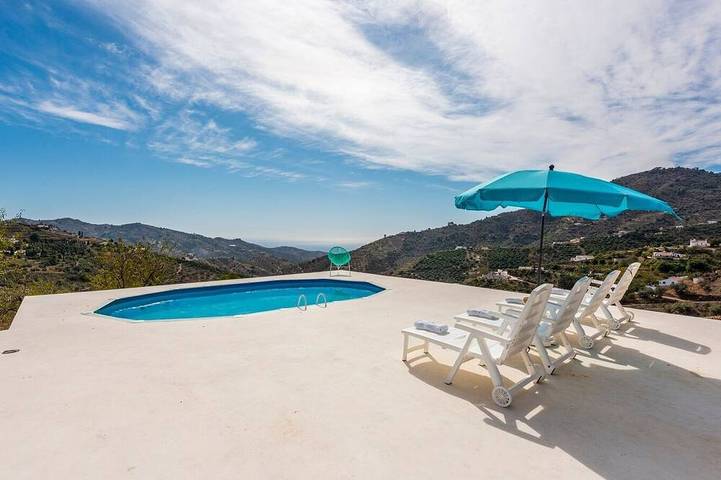 Ferienhaus für 8 Personen, mit Garten und Terrasse in Sayalonga