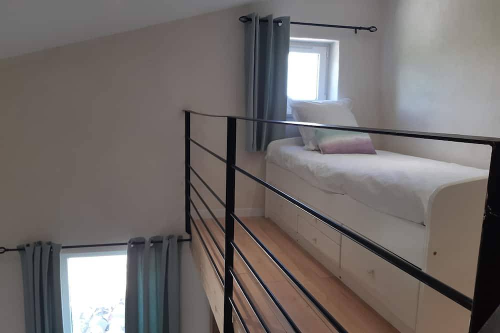 Charming, spacious gîte in the heart of nature, ideal for family vacations. in Forcalquier, Parc naturel régional du Luberon