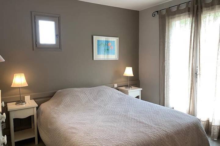 Location de vacances pour 7 personnes, avec terrasse et jardin, animaux acceptés dans Golf de Pont Royal - 2