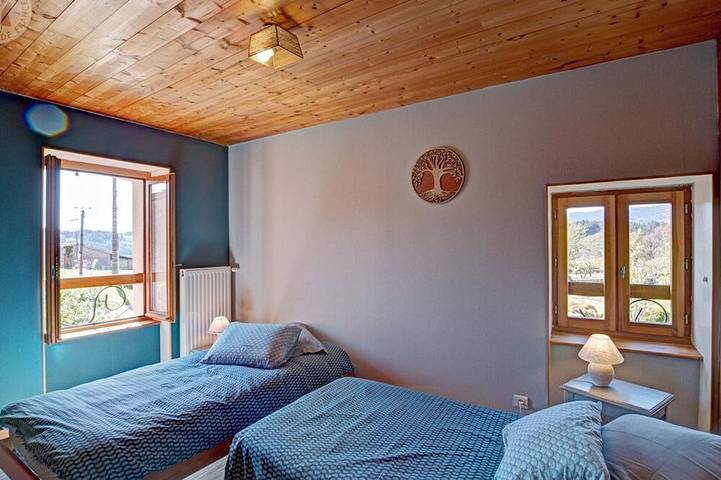 Gîte pour 8 personnes, avec jardin à Saint-Julien-la-Vêtre - 3