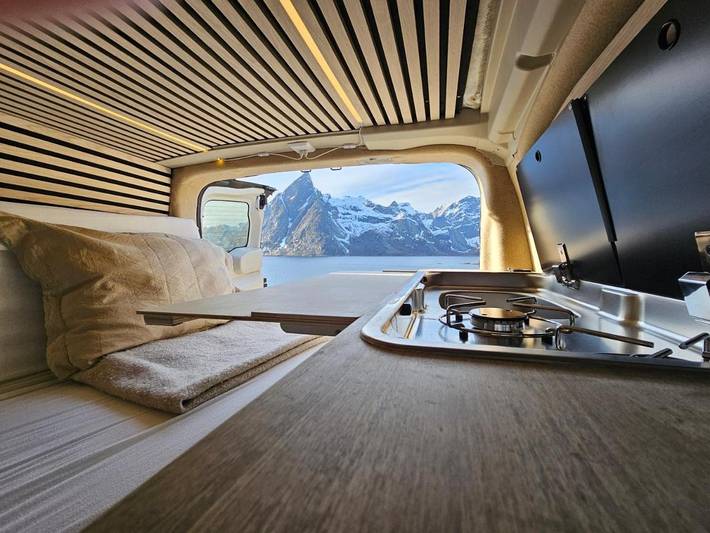 Camping for 3 personer, hage og utsikt i tillegg til badebasseng og sauna i Nordland