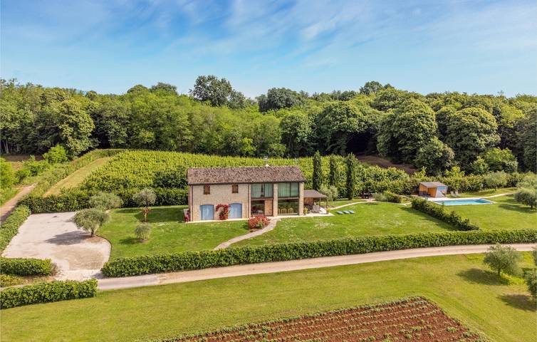 Spazioso rifugio: AC, Parcheggio, Terrazza, Cucina e Internet in Volpago del Montello, Provincia di Treviso