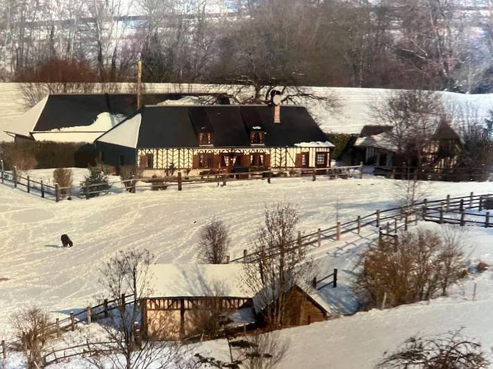 Location de vacances pour 12 personnes, avec Terrasse ainsi que Jardin et Vue à Hermival-les-Vaux