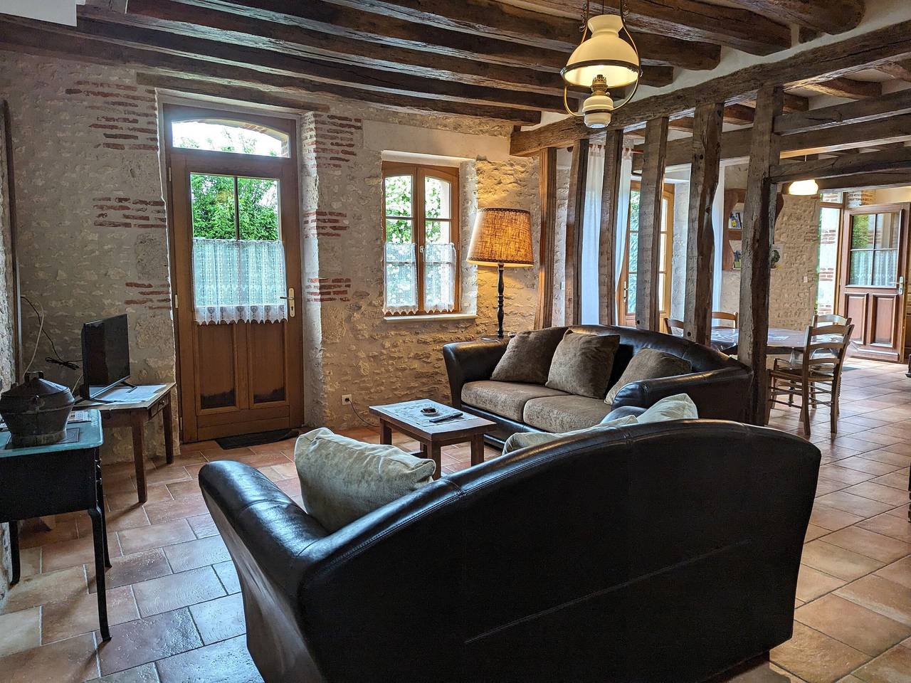 Charmante Maison Rurale avec Terrasse Privative, Proche A.77 et A.19, entre Gâtinais et Fontainebleau in Lorcy, Région de Pithiviers
