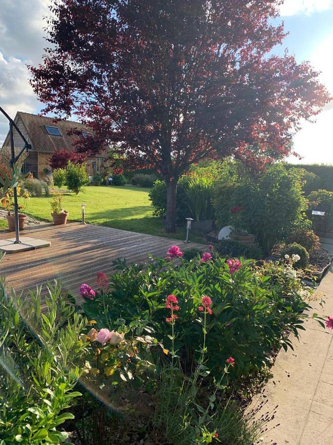 Location de vacances pour 3 personnes, avec terrasse et vue ainsi que jardin et piscine dans Ambrumesnil - 4