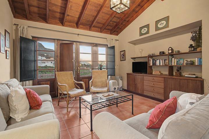 Maison de vacances "La Hacienda" avec vue sur la mer, terrasse privée et Wi-Fi in El Guincho, Garachico