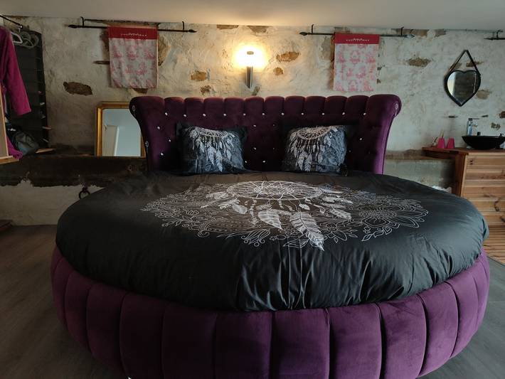 Chambre d’hôte pour 2 personnes, avec sauna ainsi que jacuzzi et jardin, animaux acceptés dans le Puy-de-Dôme - 3