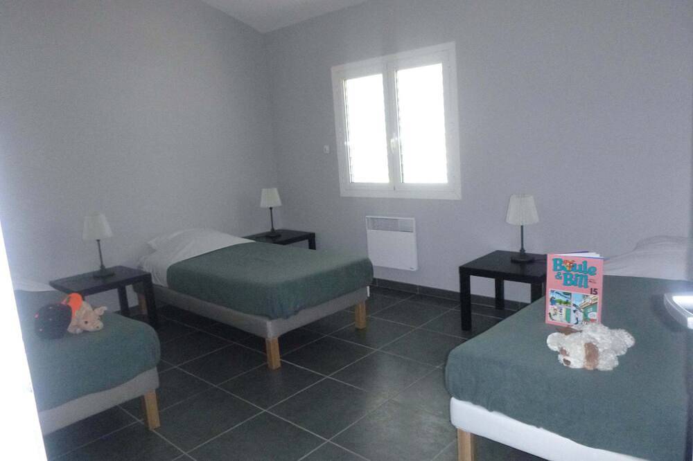 Villa spacieuse avec 5 chambres 15 personnes au Camping les Paillotes -Ardèche in Ruoms, Ardèche