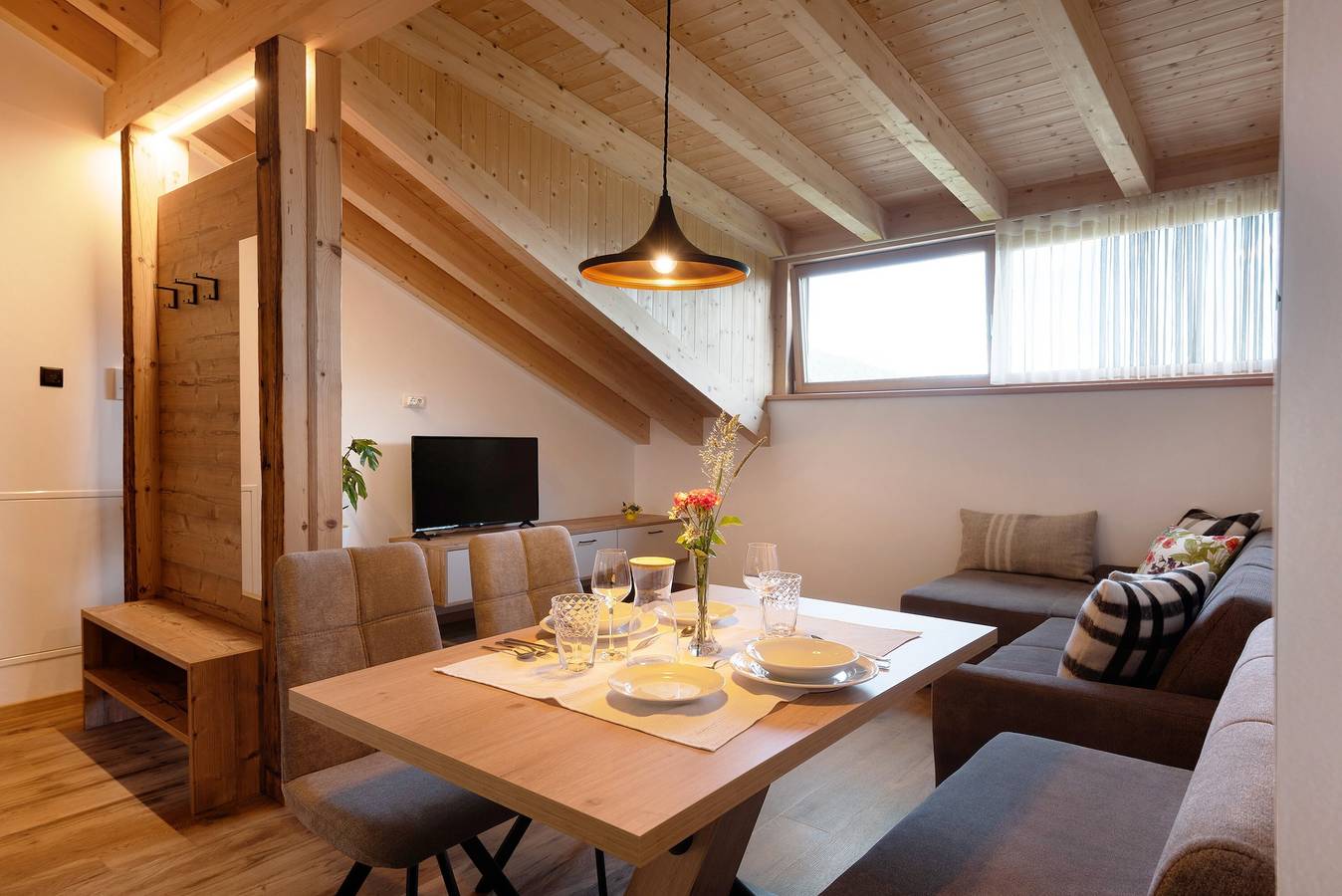 Ganze Wohnung, Ferienwohnung 'Living Lerchna - Schöne Aussicht' mit Bergblick, Balkonen und Wlan in Meransen, Mühlbach
